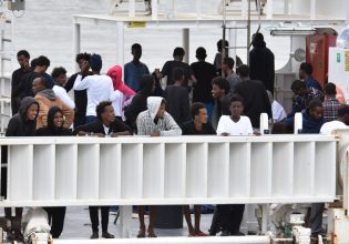 Ιταλία: Η κυβέρνηση θα αποζημιώσει μετανάστες του πλοίου Diciotti που ο Σαλβίνι εμπόδισε να αποβιβαστούν