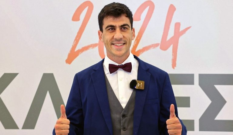 Καρναβάλι… – Ημίγυμνος ο Φειδίας Παναγιώτου ξεσάλωσε στη Λεμεσό [Βίντεο]