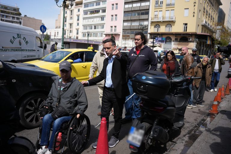 Δήμος Αθηναίων: Περίπατος προσβασιμότητας στο εμπορικό τρίγωνο