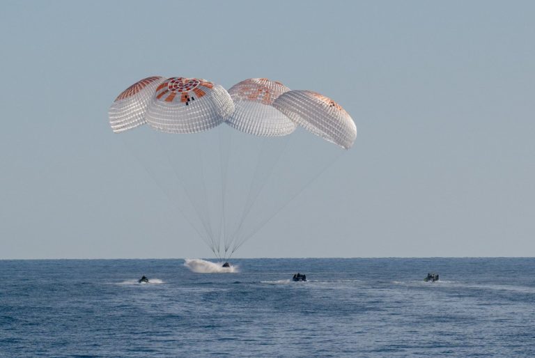 Δελφίνια υποδέχτηκαν τους αστροναύτες της NASA που είχαν αποκλειστεί στο Διάστημα για εννέα μήνες