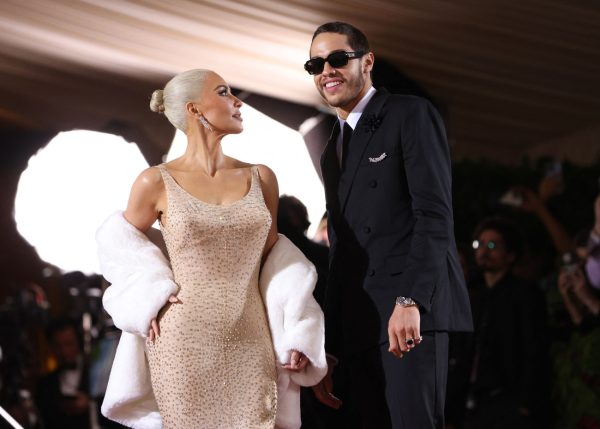 Αμηχανία: Ο Πιτ Ντέιβιντσον δεν θέλει να του μιλούν για τη σύντομη σχέση του με την Κιμ Καρντάσιαν