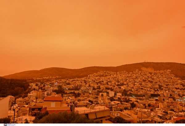 Αφρικανική σκόνη: Μέτρα προστασίας από τον ΕΟΔΥ για ευπαθείς ομάδες και σχολεία