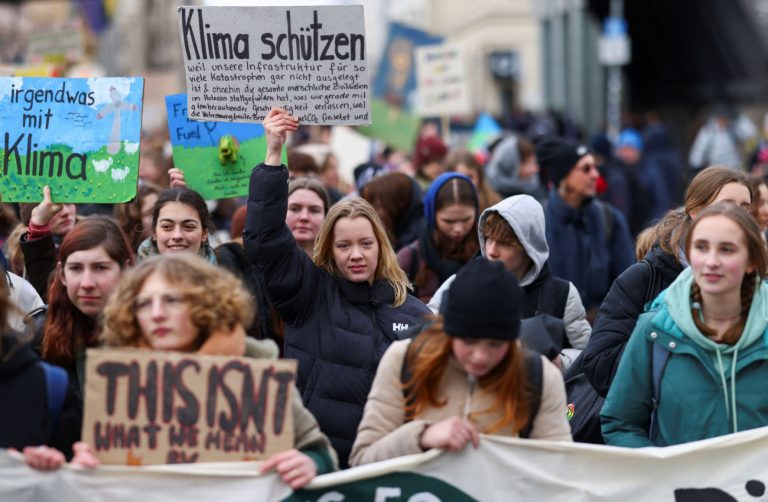 Κλιματική κρίση: Δραστικά μέτρα λαμβάνουν οι ακτιβιστές – Τάσσονται υπέρ του σαμποτάζ