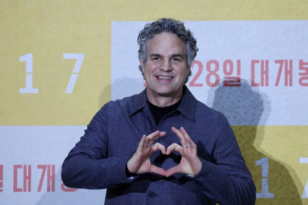 Μαρκ Ράφαλο: Βάζει τέλος στον παραλληλισμό του «Mickey 17» με τον Ντόναλντ Τραμπ