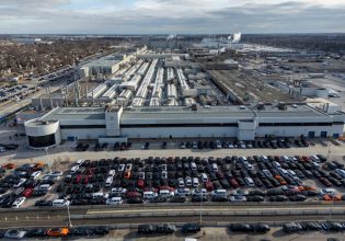 Δασμοί: Ένας μήνας καθυστέρηση για αυτοκίνητα σε Καναδά και Μεξικό