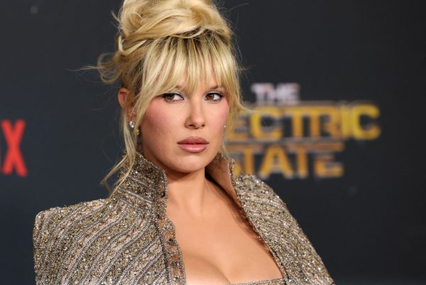 «Δεν θα απολογηθώ επειδή μεγαλώνω»: Η Μίλι Μπόμπι Μπράουν απαντάει στο bullying για την εμφάνισή της