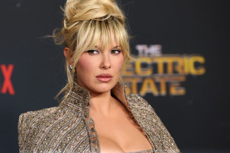 «Δεν θα απολογηθώ επειδή μεγαλώνω»: Η Μίλι Μπόμπι Μπράουν απαντάει στο bullying για την εμφάνισή της