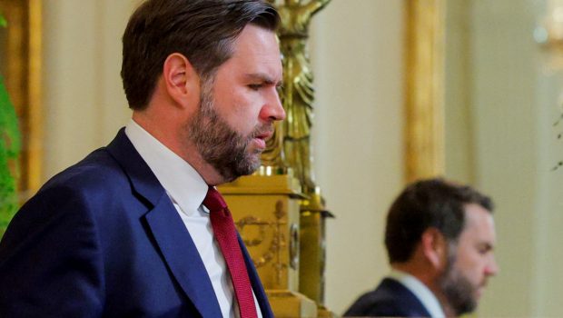 Ευρώπη: Οργή προκάλεσαν οι νέες δηλώσεις Βανς – «Μια τυχαία χώρα που δεν έχει κάνει πόλεμο εδώ και 30 χρόνια»