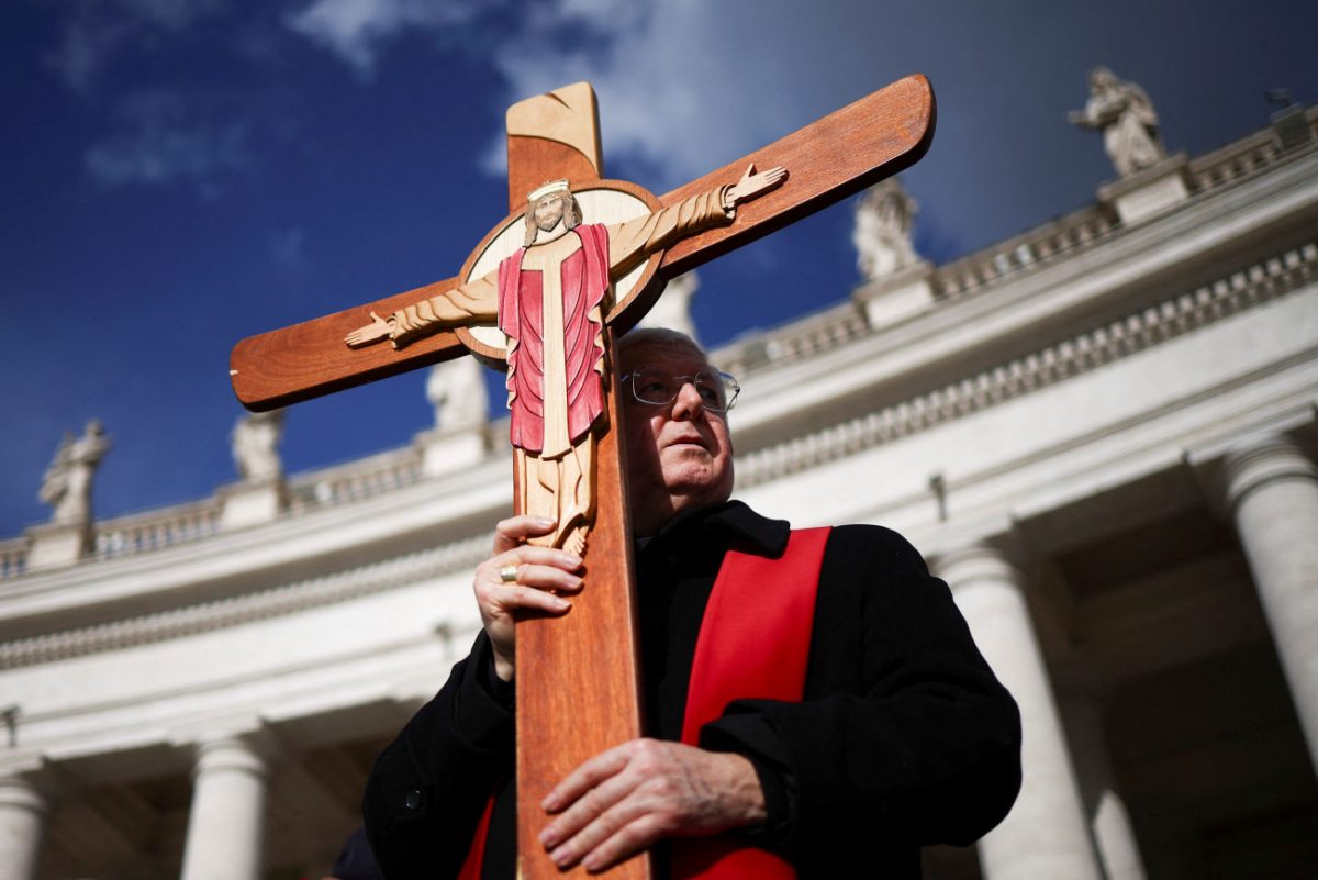 O Πάπας Φραγκίσκος δεν αντιμετώπισε νέες αναπνευστικές κρίσεις – «Πολύπλοκη η κατάστασή σου»