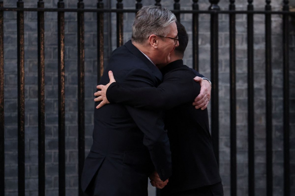 Μεγάλη Βρετανία: Στο Λονδίνο ο Ζελένσκι – Η θερμή υποδοχή του Στάρμερ και το μήνυμα προς τις ΗΠΑ [video]