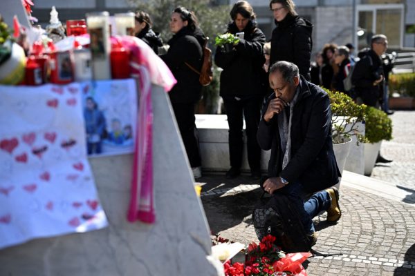 Πάπας Φραγκίσκος: «Ευχαριστώ όλους για τις προσευχές, κάντε το ίδιο για την ειρήνη»