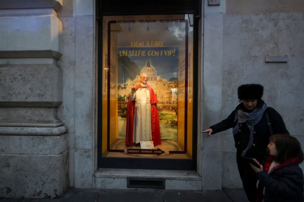 Βατικανό: Σταθερή η κατάσταση του πάπα Φραγκίσκου – «Του χορηγήθηκε μόνο οξυγόνο υψηλής ροής»