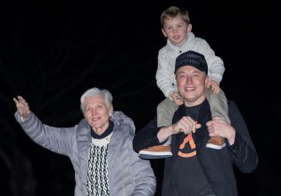Έλον Μασκ: Ταξίδεψε με το προεδρικό ελικόπτερο μαζί με τη μητέρα και τον γιο του και προκάλεσε σάλο