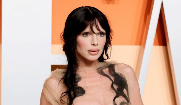 Η Τζούλια Φοξ εμφανίστηκε στο πάρτυ των Όσκαρ σαν γυμνή «Αφροδίτη» του Μποτιτσέλι