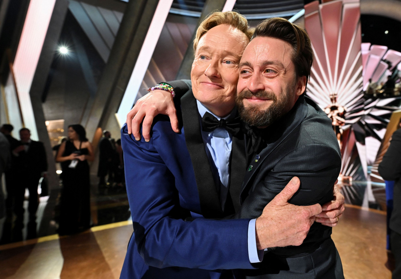 Η εκδίκηση της Χάλι Μπέρι, ο χαλαρός Άνταμ Σάντλερ και το βούτυρο look του Τιμοτέ Σαλαμέ: Οι πιο viral στιγμές των Όσκαρ