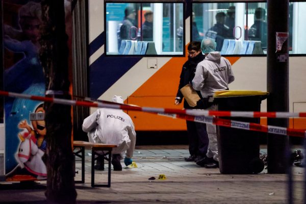 Γερμανία: Σοκ από το νέο περιστατικό – Νεκροί και τραυματίες από ΙΧ που έπεσε σε πλήθος στο Μάνχαϊμ