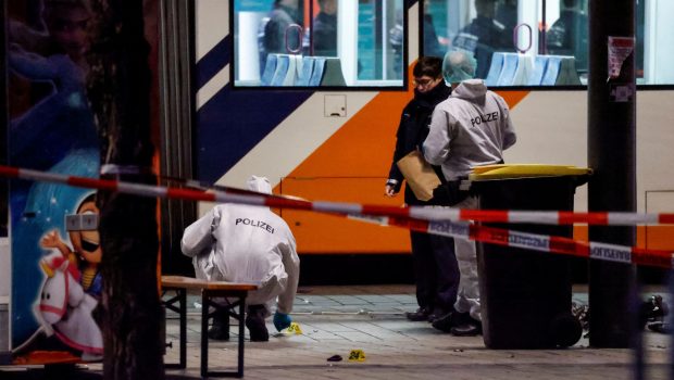 Γερμανία: Σοκ από το νέο περιστατικό – Νεκροί και τραυματίες από ΙΧ που έπεσε σε πλήθος στο Μάνχαϊμ