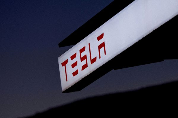 Πάτωσαν οι πωλήσεις της Tesla στην Ευρώπη μετά τις εμπρηστικές παρεμβάσεις Μασκ