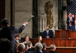 Ο Δημοκρατικός βουλευτής Al Green αποδοκίμασε τον Ντόναλντ Τραμπ μέσα στο Κογκρέσο