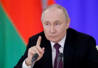 Πούτιν: Συμφωνούμε να σταματήσουν οι μάχες στην Ουκρανία, αλλά μόνο αν αυτό οδηγήσει σε μια διαρκή ειρήνη