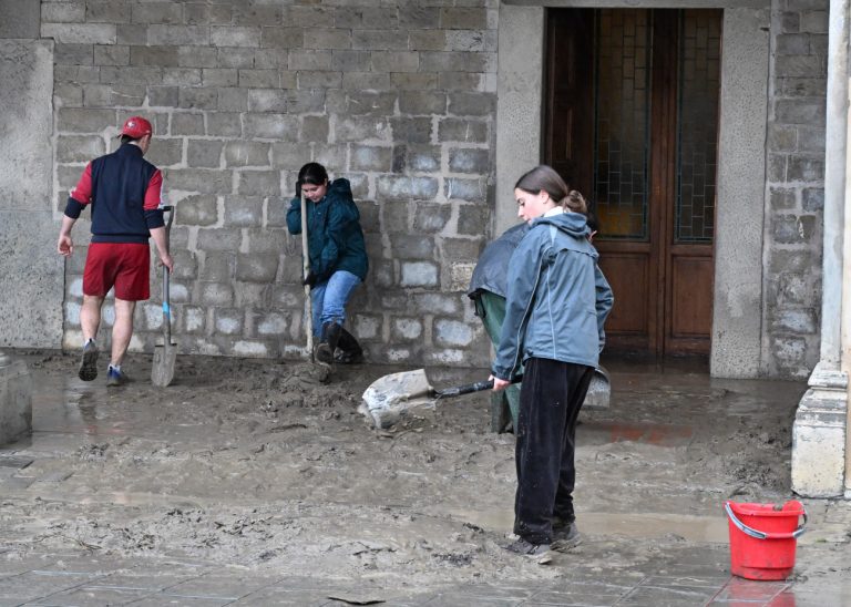 «Πνίγηκε» η Ιταλία: Έντονες βροχοπτώσεις σαρώνουν τη χώρα – Σε συναγερμό Φλωρεντία και Πίζα