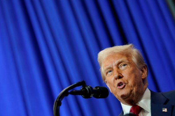 Τραμπ: «Ο χρόνος σας τελείωσε» – Αμερικάνικες επιθέσεις σε θέσεις των Χούθι στην Υεμένη