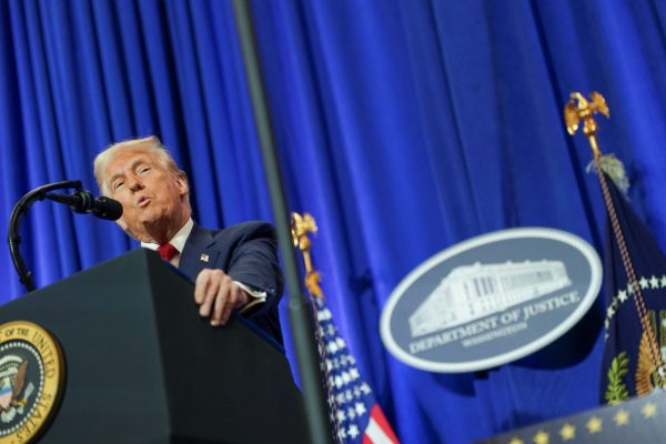 ΗΠΑ: Καταβαραθρώθηκε η καταναλωτική εμπιστοσύνη λόγω δασμών και πληθωρισμού