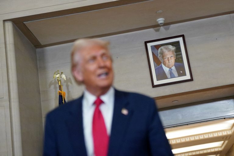 Ο Τραμπ απειλεί πολιτικούς, εισαγγελείς και δημοσιογράφους σε ομιλία του στο υπουργείο Δικαιοσύνης