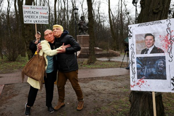 Ντόναλντ Τραμπ όπως λέμε… Νέβιλ Τσάμπερλεν;