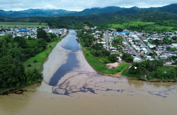 Ισημερινός: Χιλιάδες χωρίς πόσιμο νερό μετά από διαρροή πετρελαίου σε ποτάμια