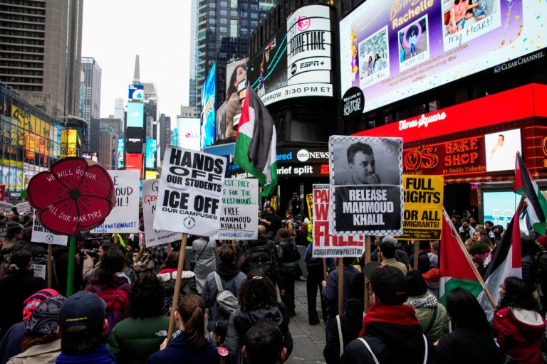 ΗΠΑ: Νομικοί αμφισβητούν την εξουσία του Τραμπ να ακυρώσει τη χρηματοδότηση του Κολούμπια