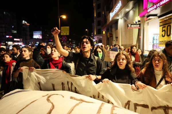 Νέες διαδηλώσεις στην Τουρκία μετά τη σύλληψη Ιμάμογλου – Η αστυνομία έριξε πλαστικές σφαίρες και δακρυγόνα