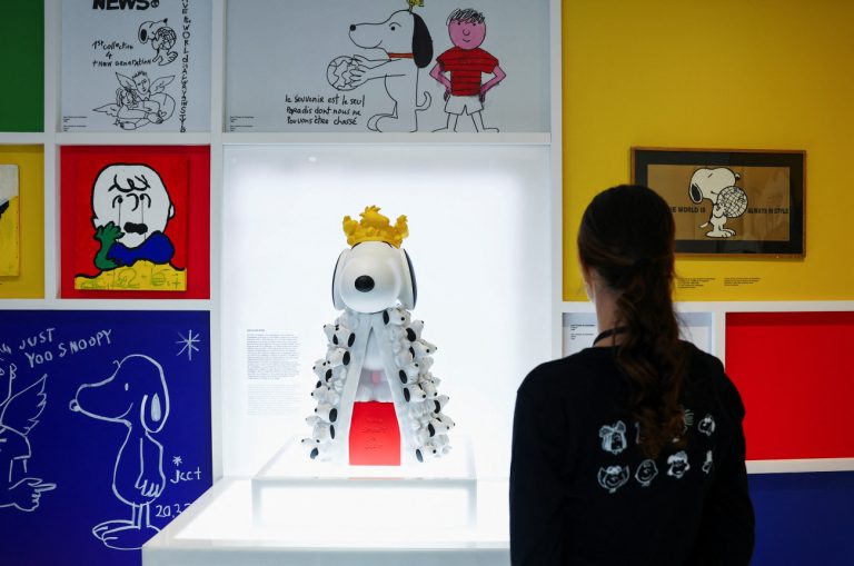 Ο Snoopy κατακτά το Παρίσι με στυλ με την έκθεση «Snoopy In Style»