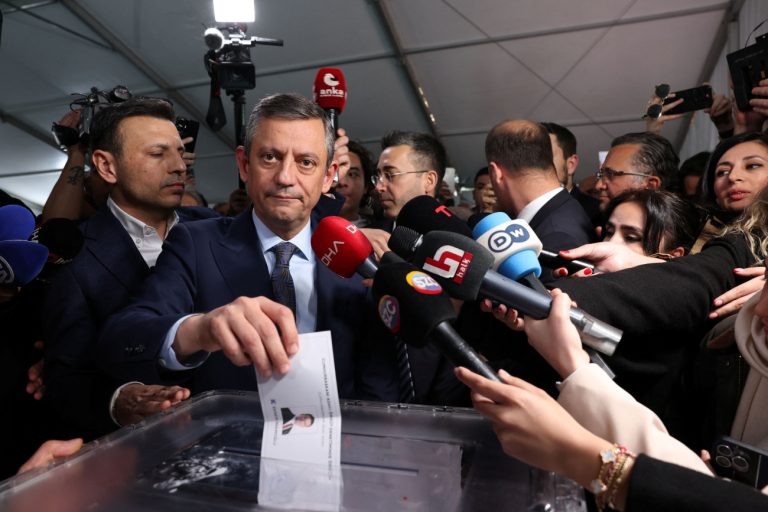 Ιμάμογλου: «Είναι στον δρόμο για τη φυλακή αλλά και για την προεδρία» – Νέες συγκεντρώσεις από το CHP