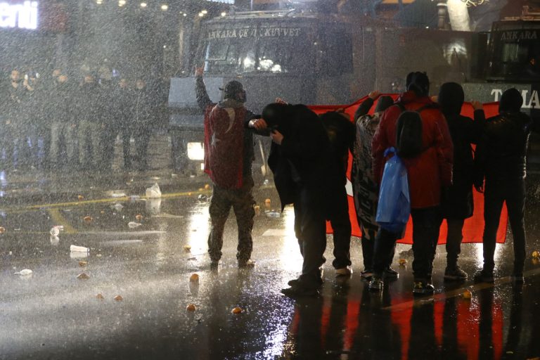 Πώς ο Ερντογάν υπολογίζει την αδιαφορία της Δύσης για τις αυταρχικές του πρακτικές