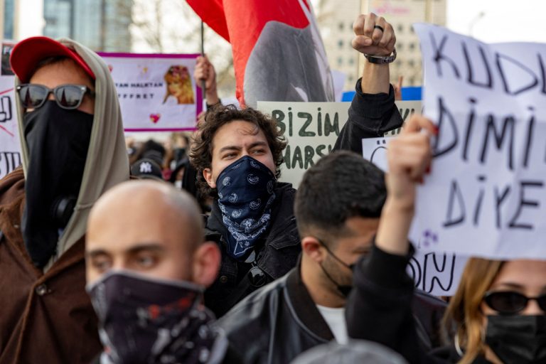 Τουρκία: Ελεύθεροι αφέθηκαν οκτώ δημοσιογράφοι που είχαν συλληφθεί ενώ κάλυπταν τις διαδηλώσεις