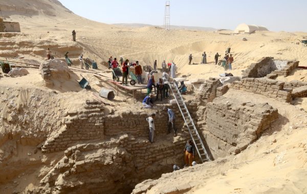 Τάφος άγνωστου φαραώ ανακαλύφθηκε σε νεκρόπολη της Αιγύπτου