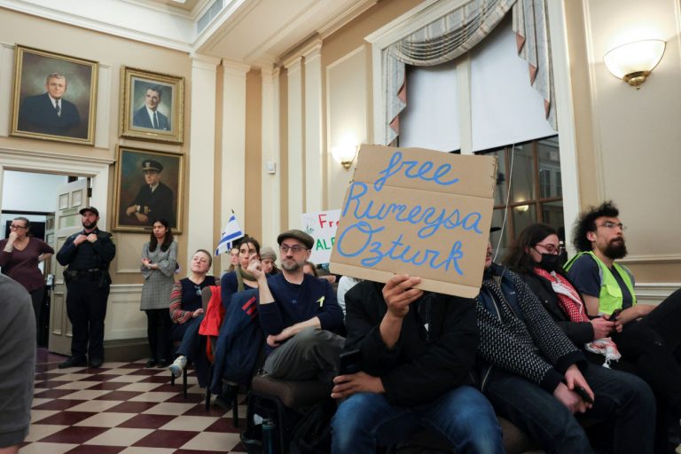 ΗΠΑ: Δικαστής σταματά την απέλαση της Τουρκάλας φοιτήτριας που είχε γράψει άρθρο για τη Γάζα