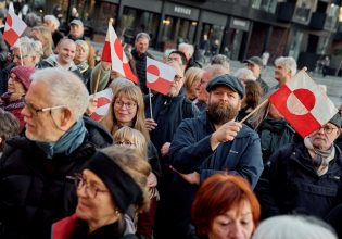 Γροιλανδία: Αντιδράσεις ενάντια στον αντιπροέδρο των ΗΠΑ και τη «δεύτερη κυρία»