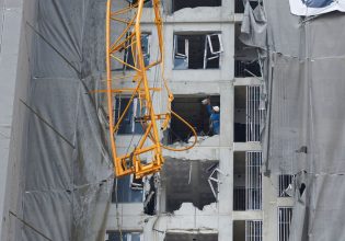 Σεισμός στην Μιανμάρ: Ζωντανοί 15 άνθρωποι κάτω από ερείπια στην Μπανγκόκ, αναφέρουν οι διασώστες