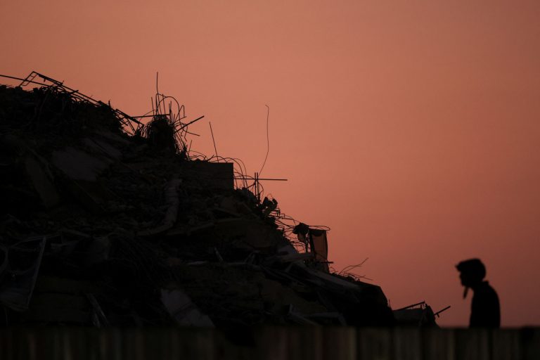 Θάνατος και καταστροφή από τον σεισμό στην Μιανμάρ – Απέλπιδες προσπάθειες να βρεθούν επιζώντες