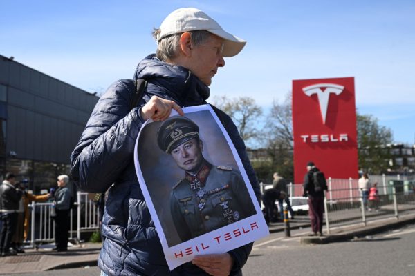 «Tesla Takedown»: Διαδηλώσεις κατά του Έλον Μασκ σε πολιτείες των ΗΠΑ