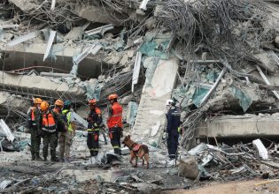 Σεισμός στη Μιανμάρ: Πάνω από 1.640 οι νεκροί,17 στην Μπανγκόκ – Μάχη με τον χρόνο για να βρεθούν επιζώντες