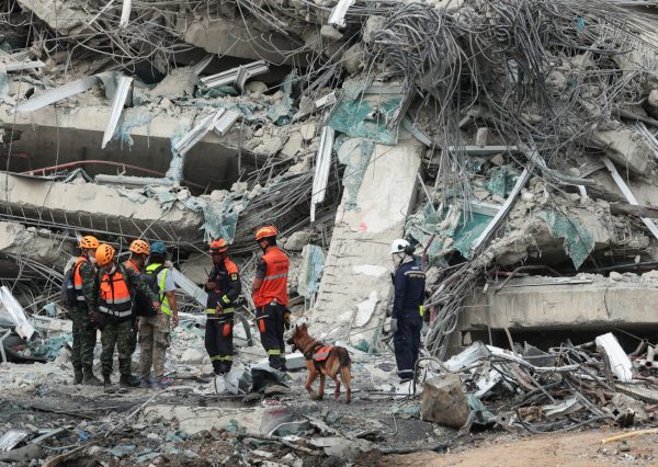 Σεισμός στη Μιανμάρ: Πάνω από 1.640 οι νεκροί,17 στην Μπανγκόκ – Μάχη με τον χρόνο για να βρεθούν επιζώντες