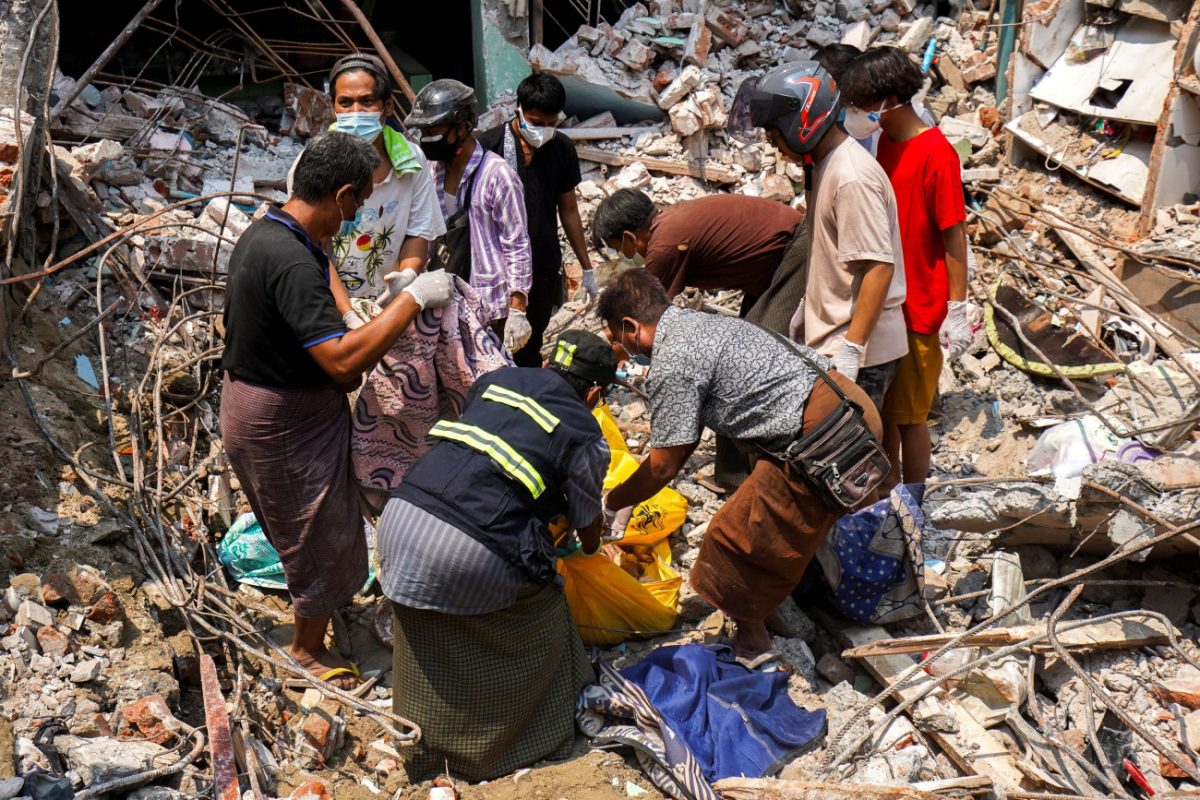 Μιανμάρ: Θρήνος και απόγνωση, μετασεισμοί σπέρνουν τον πανικό – Αγώνια για εγκλωβισμένους στην Μπανγκόκ