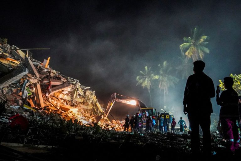 Μιανμάρ: Γυναίκα ανασύρθηκε ζωντανή 3 μέρες μετά τον σεισμό – Μάχη με τον χρόνο για τον εντοπισμό επιζώντων