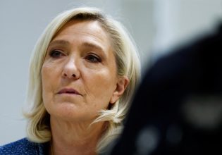 Μαρίν Λεπέν: Καταδικάστηκε σε στέρηση πολιτικών δικαιωμάτων – Δεν μπορεί να είναι υποψήφια το 2027