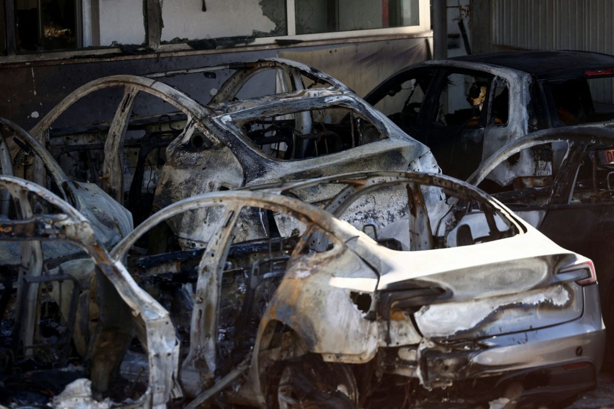 Ρώμη: Φωτιά σε αντιπροσωπεία της Tesla – Για τρομοκρατία μιλά ο Μασκ