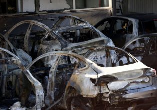 Ρώμη: Φωτιά σε αντιπροσωπεία της Tesla – Για τρομοκρατία μιλά ο Μασκ