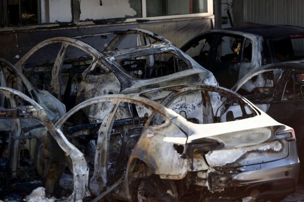 Ρώμη: Φωτιά σε αντιπροσωπεία της Tesla – Για τρομοκρατία μιλά ο Μασκ